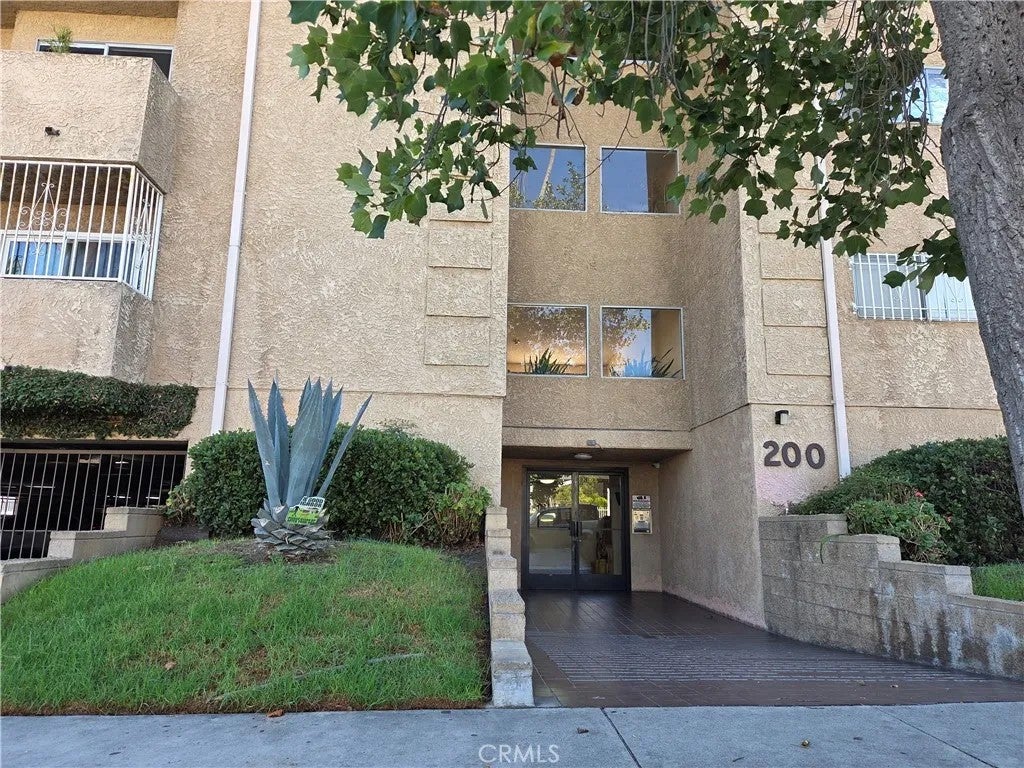 200 S Reno 102 — photo