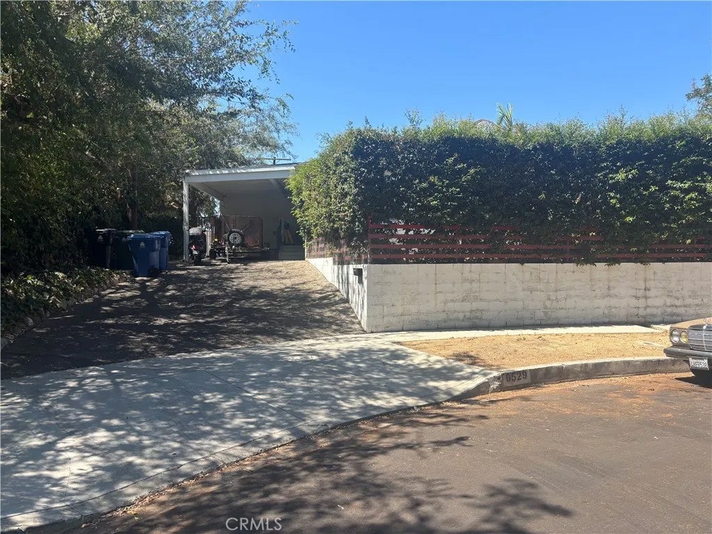 6529 Aura Avenue — photo