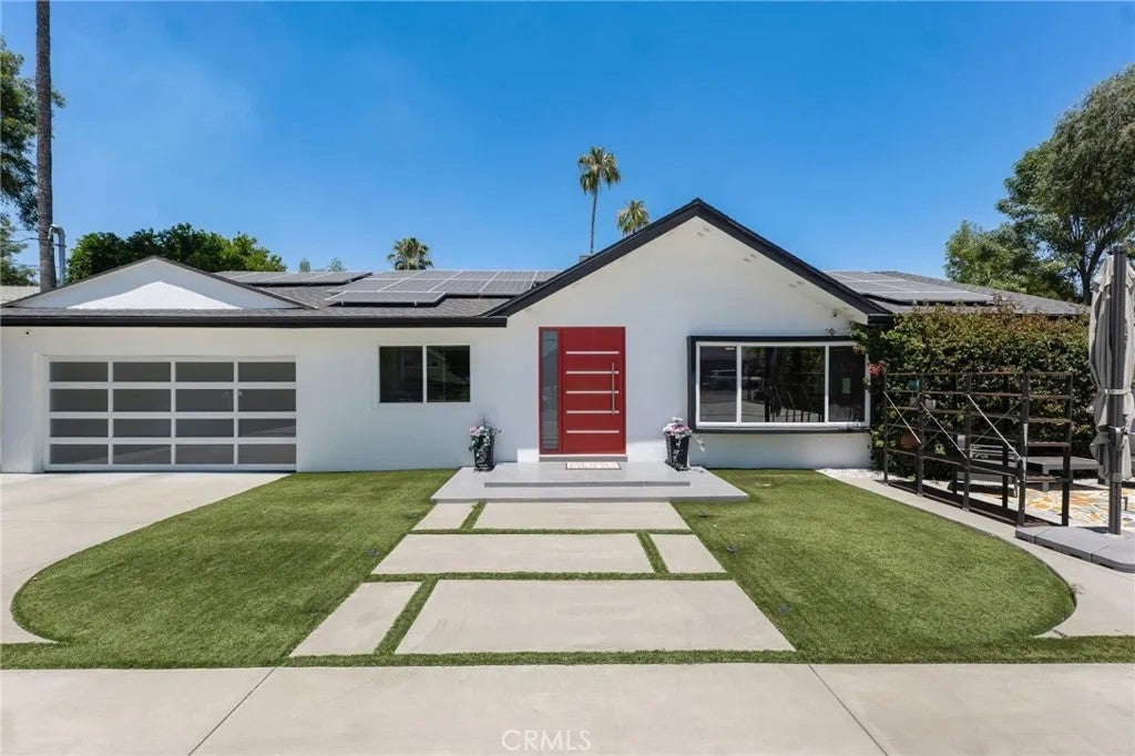 23051 Burbank Boulevard — photo