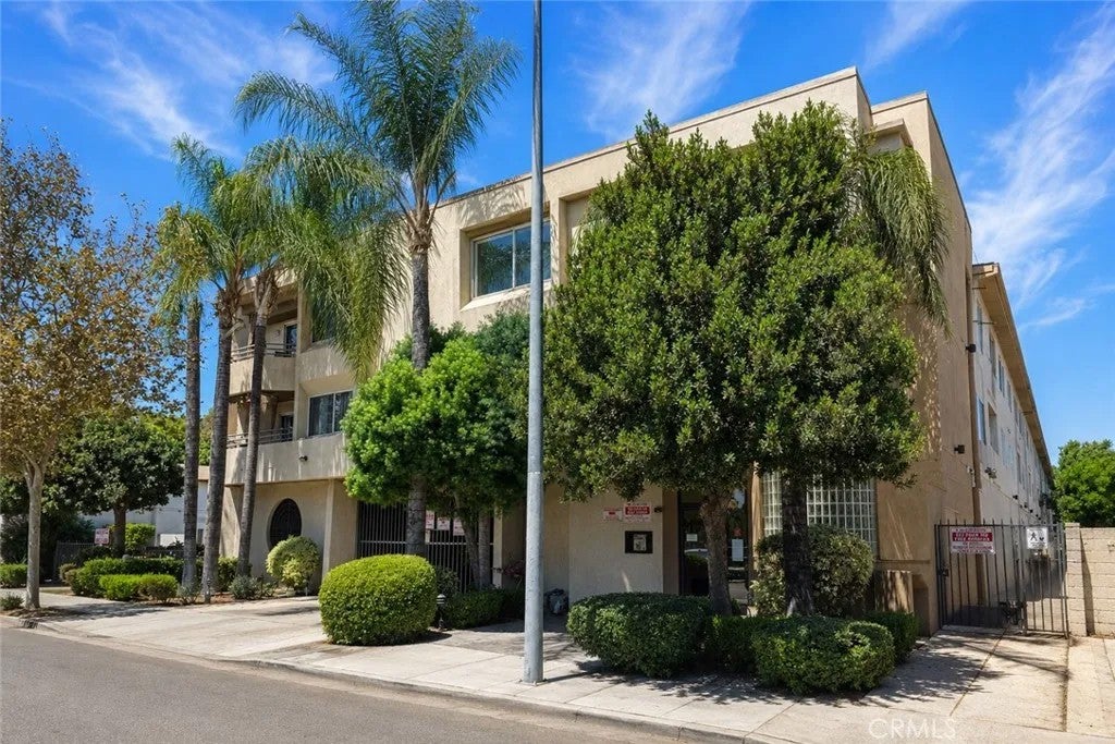 15455 Sherman Way 14 — photo