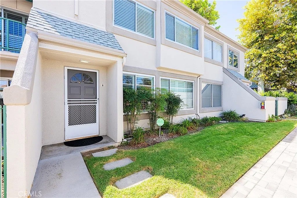 18502 Mayall B — photo