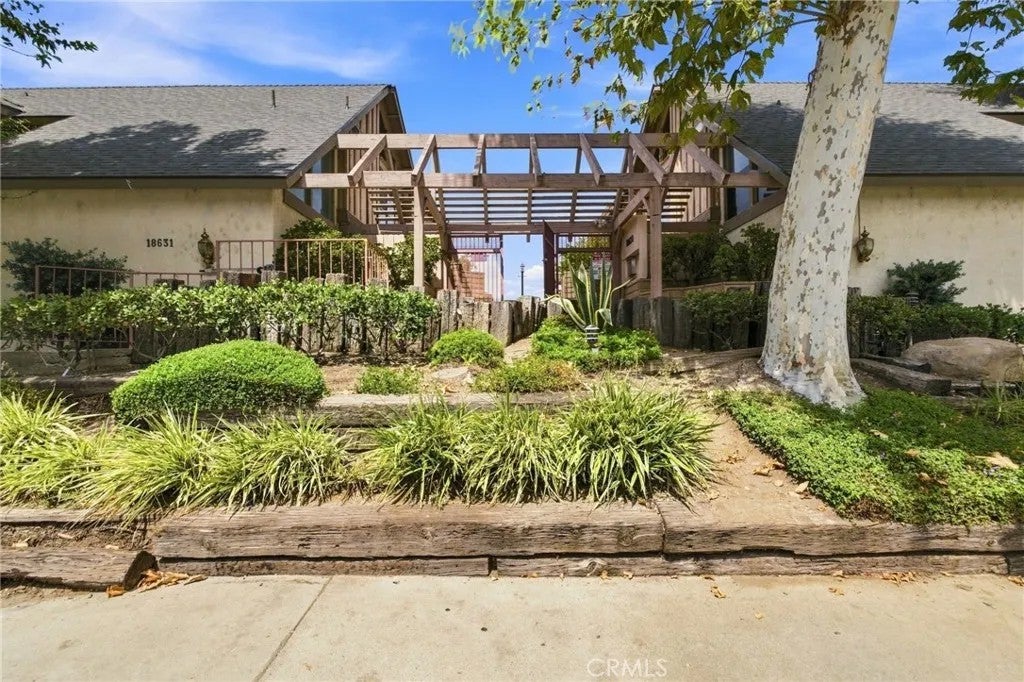 18631 Collins 30 — photo