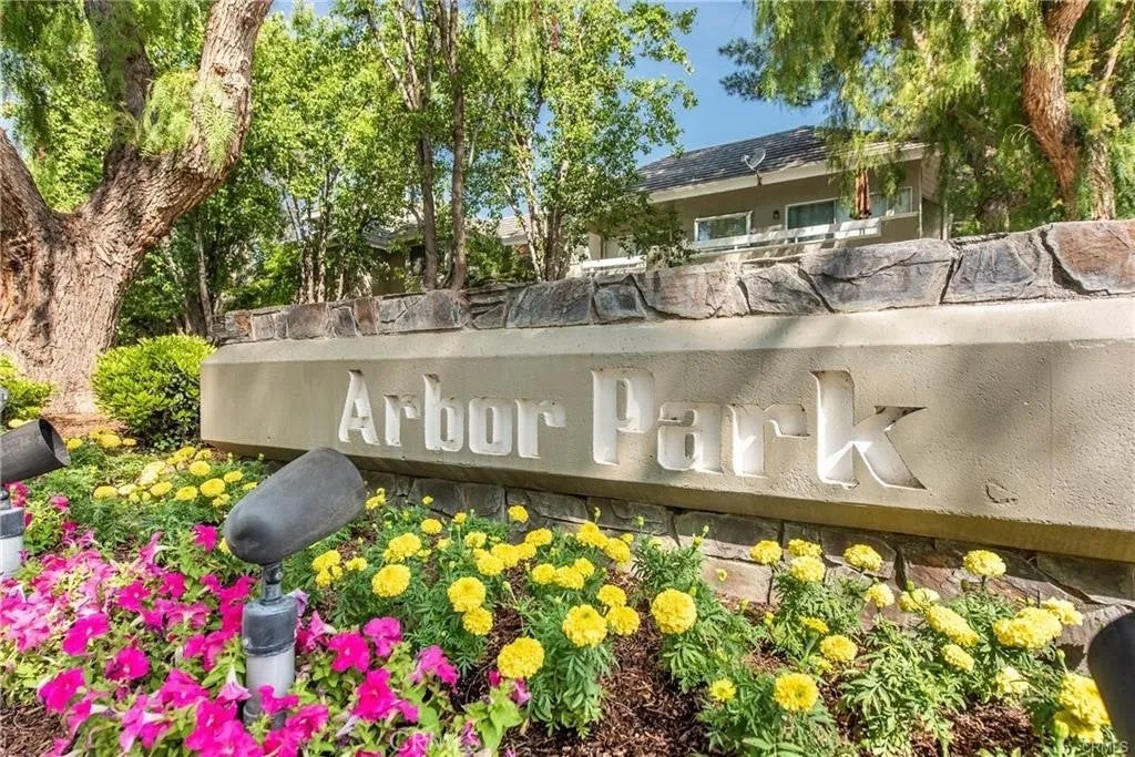 23963 Arroyo Park 99 — photo