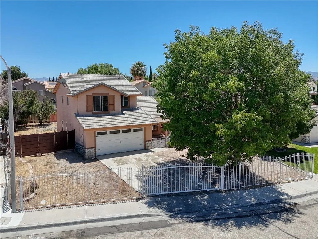2614 W Newgrove Street — photo