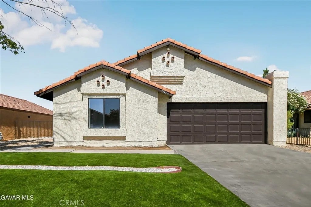 37456 Lilacview Avenue — photo