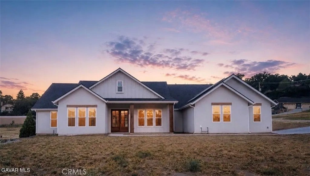 24401 Oaktree Court — photo