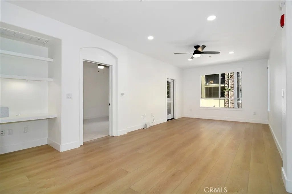 24507 Town Center 7218 — photo