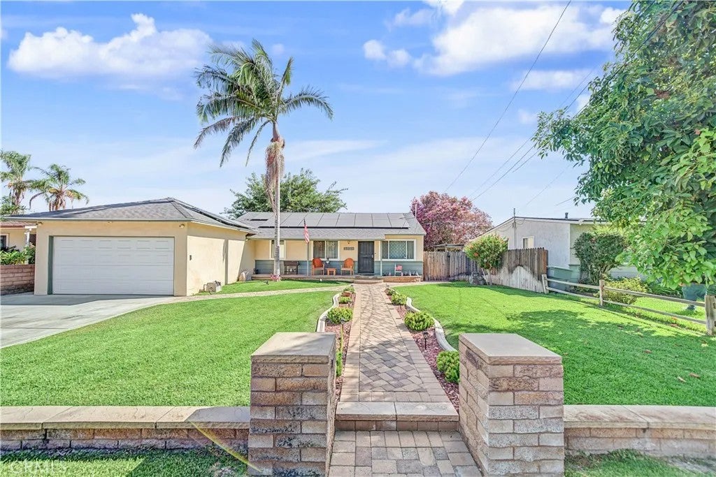 2020 Laguna — photo