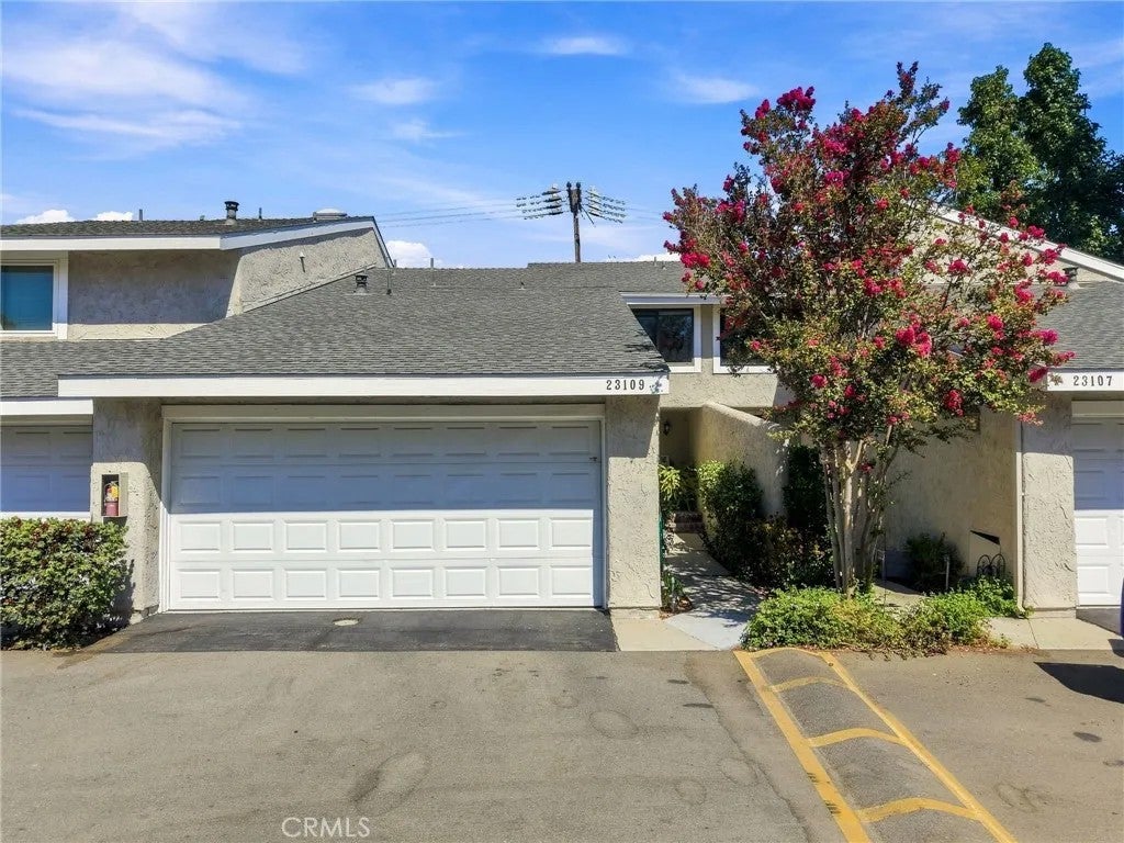 23109 Yvette — photo
