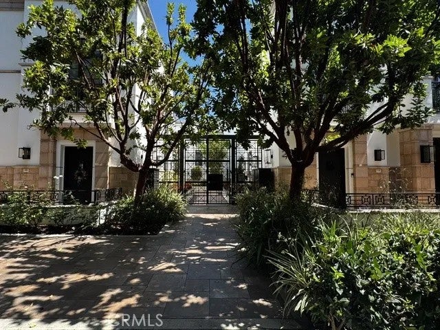 288 S Oakland — photo