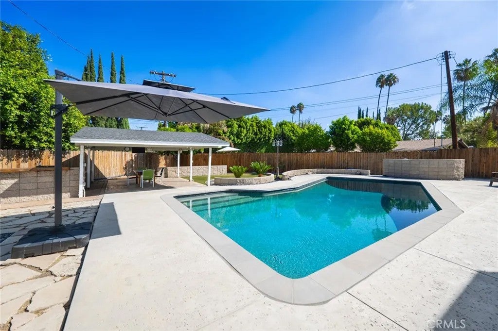 19843 Delano — photo