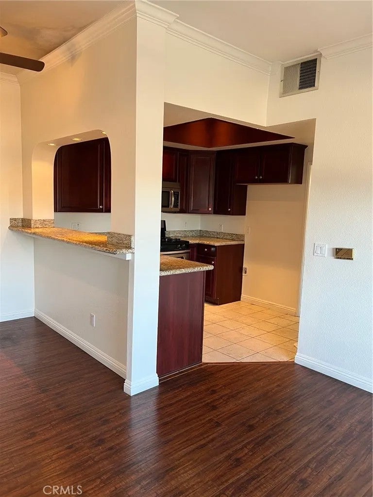 10943 Laurel Canyon C-20 — photo