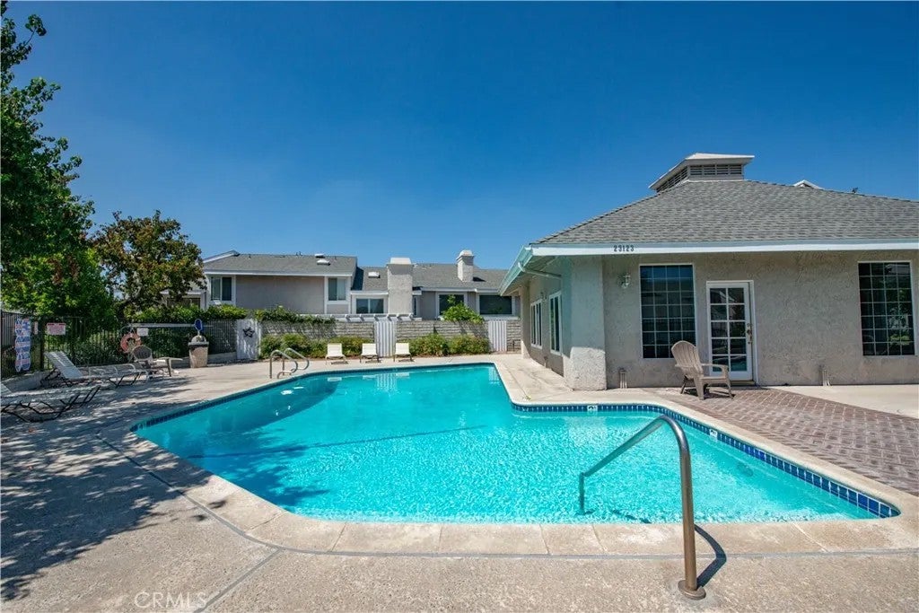 25145 Amberley — photo