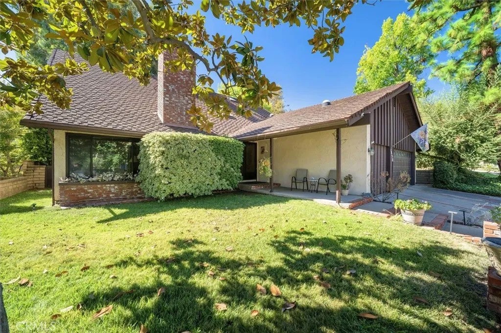 24020 Avenida Crescenta — photo