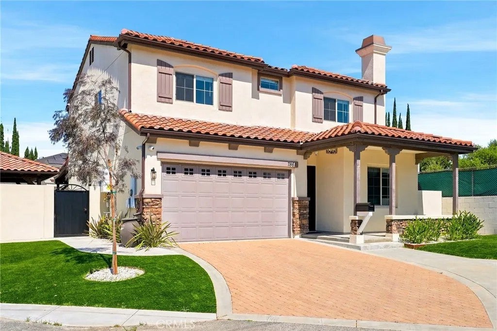 7861 Fluffy Duckling Lane — photo