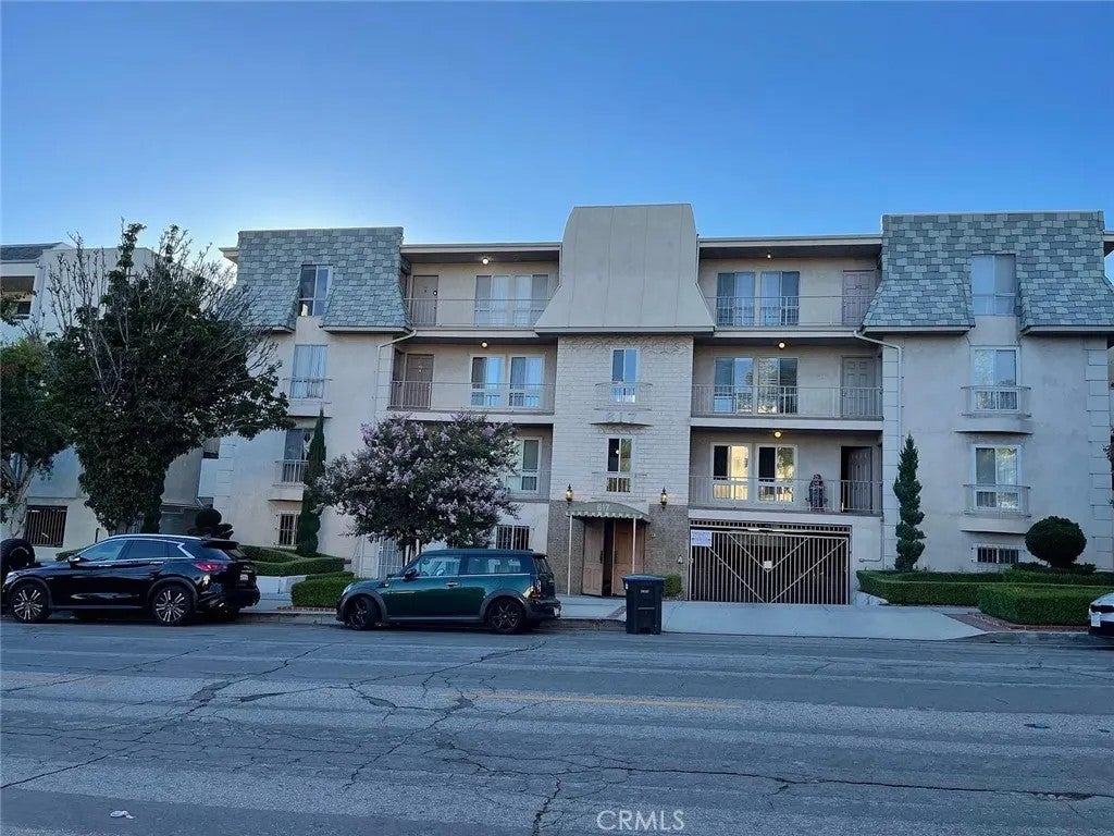 617 E Angeleno 301 — photo