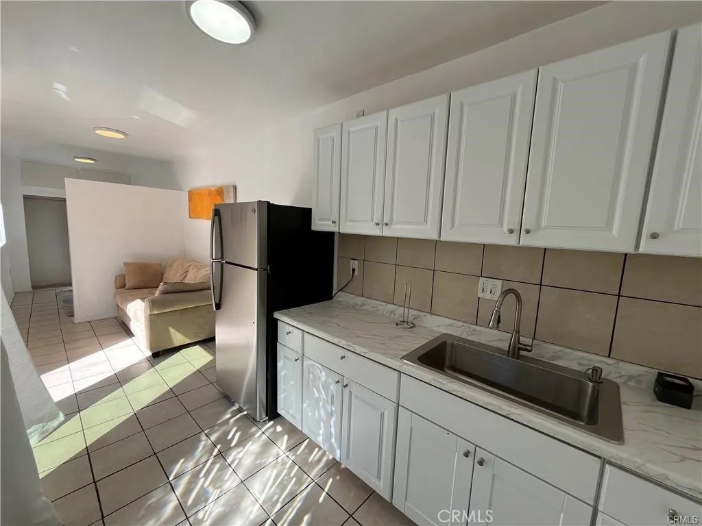 8561 Orion Av — photo