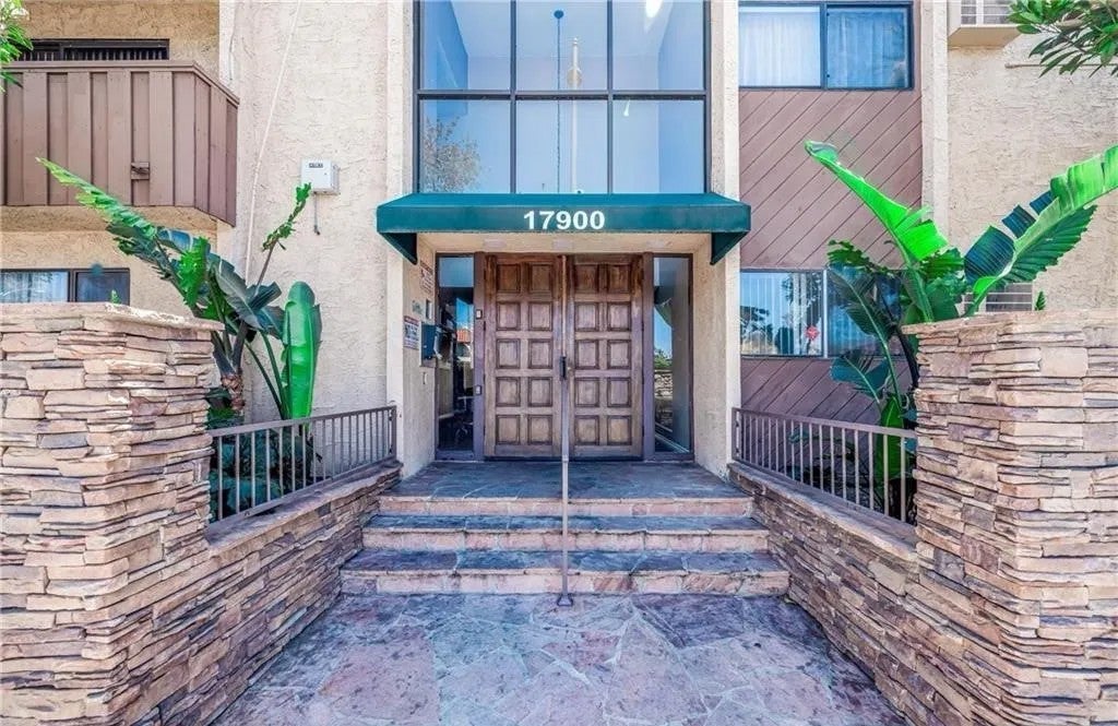 17900 Sherman 504 — photo