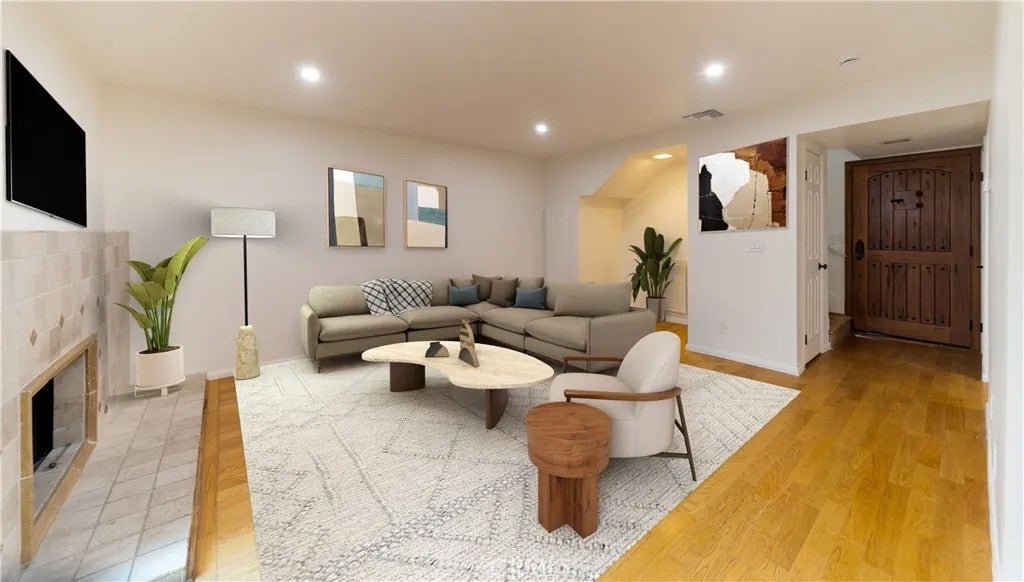 10926 Bluffside Dr. 32 — photo