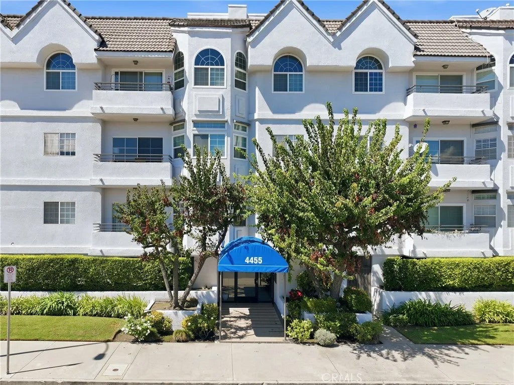 4455 Hazeltine Avenue 208 — photo