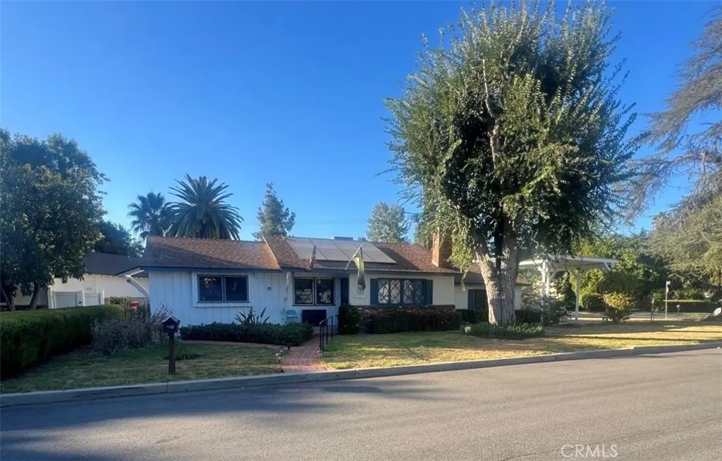 23141 Gonzales — photo