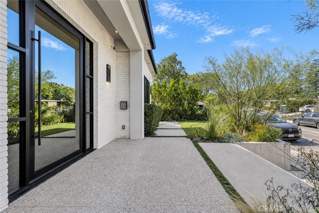 4050 Contera Road, Encino, CA 91436 — photo 2