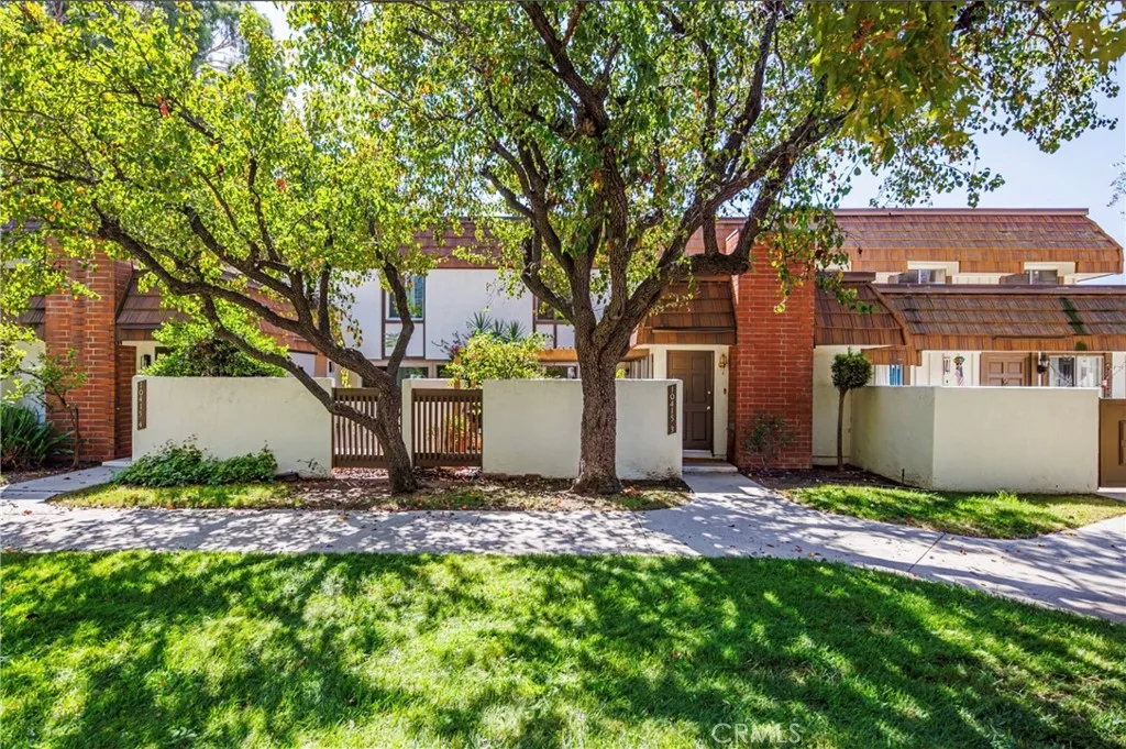 10415 Larwin — photo