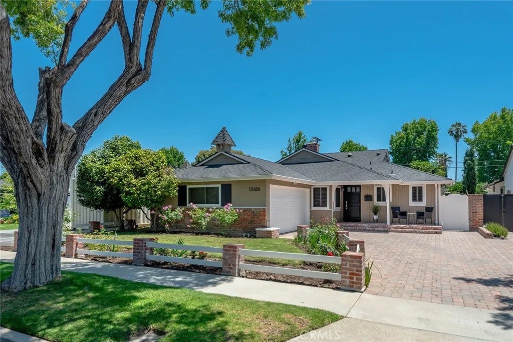 13616 Delano — photo