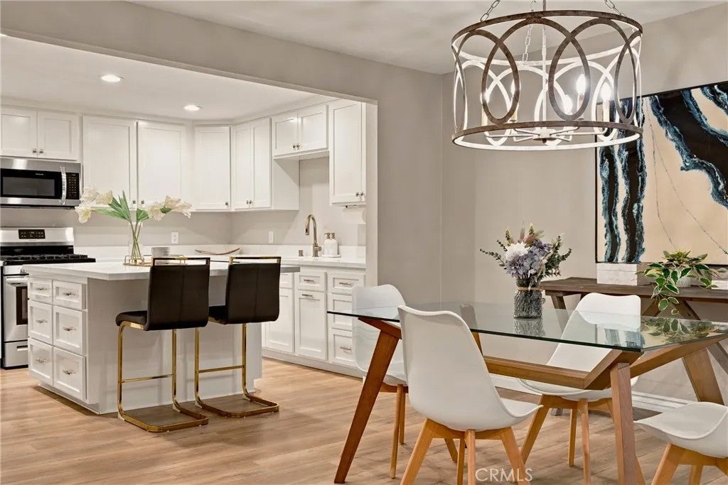 18324 Clark 110 — photo