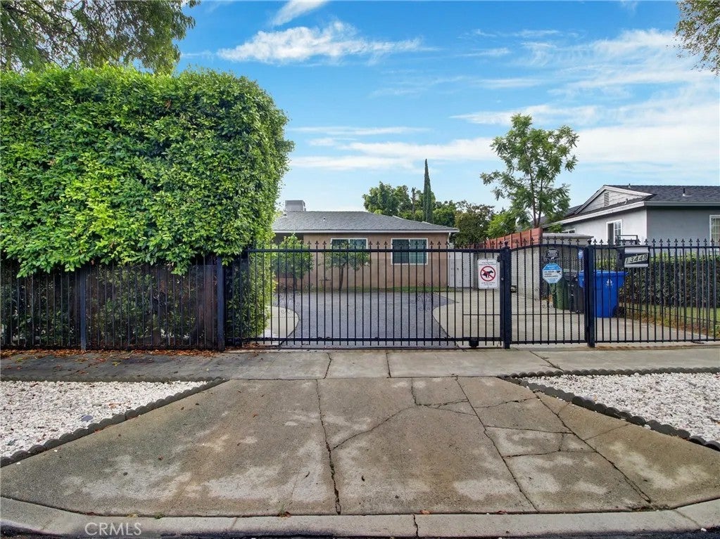 13448 Hart Street — photo