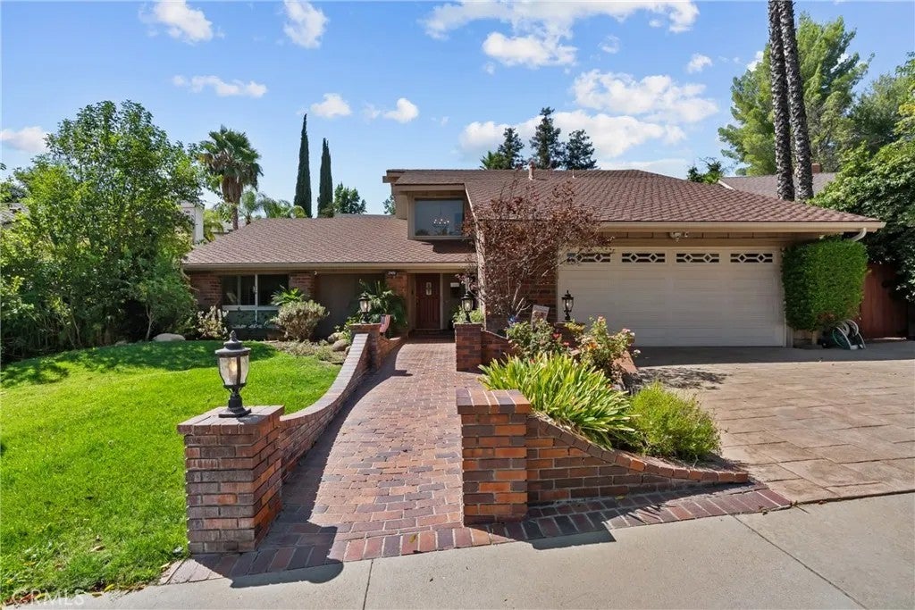 25451 Via Escovar — photo
