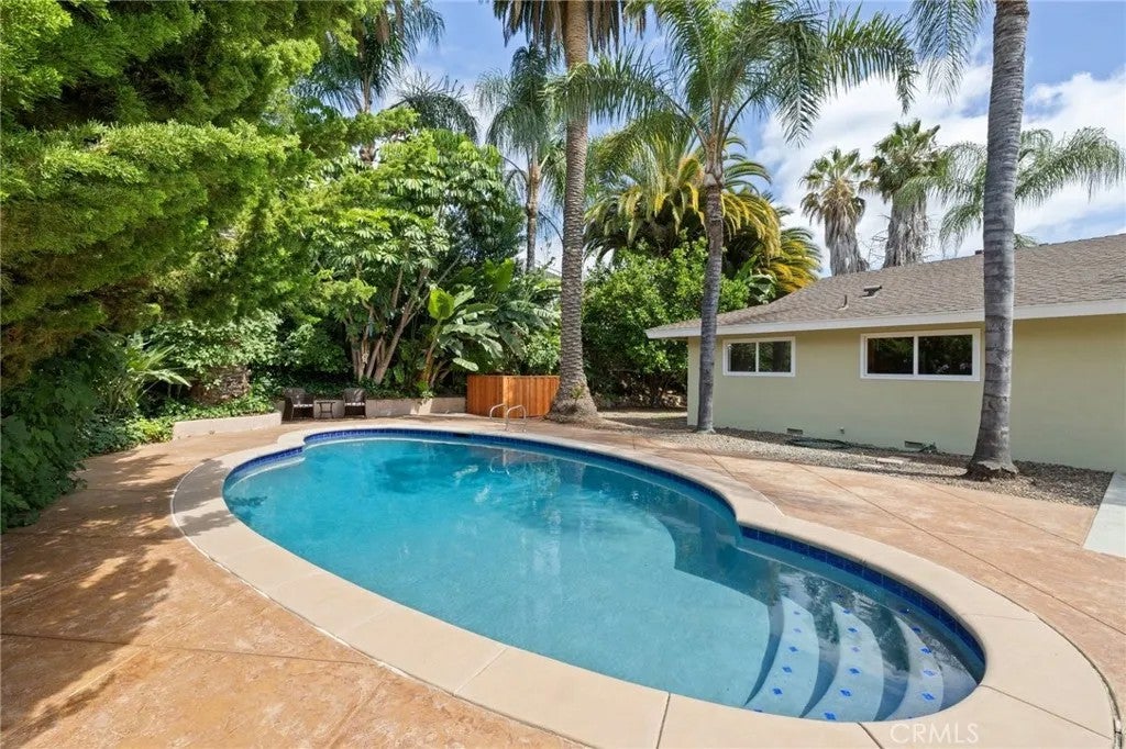1721 Bates Court — photo