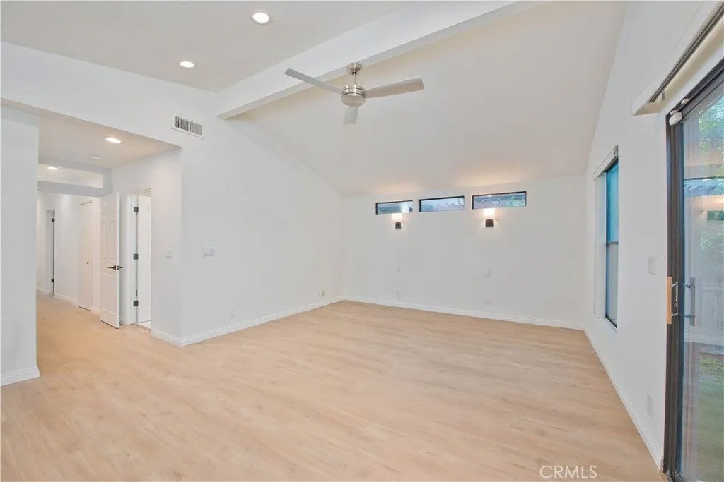 5106 Enfield Avenue — photo