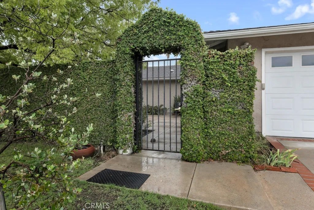 26106 Veva Way — photo