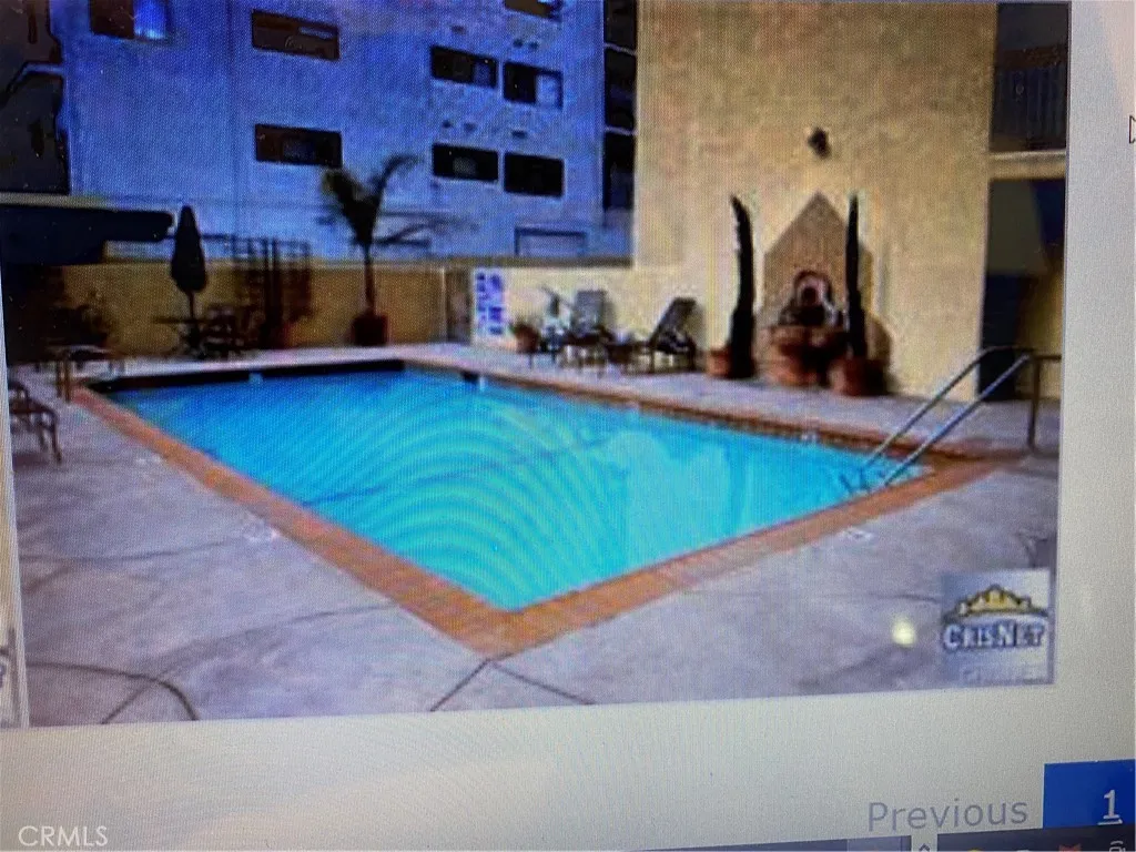 5257 Radford Avenue Unit 301 — photo