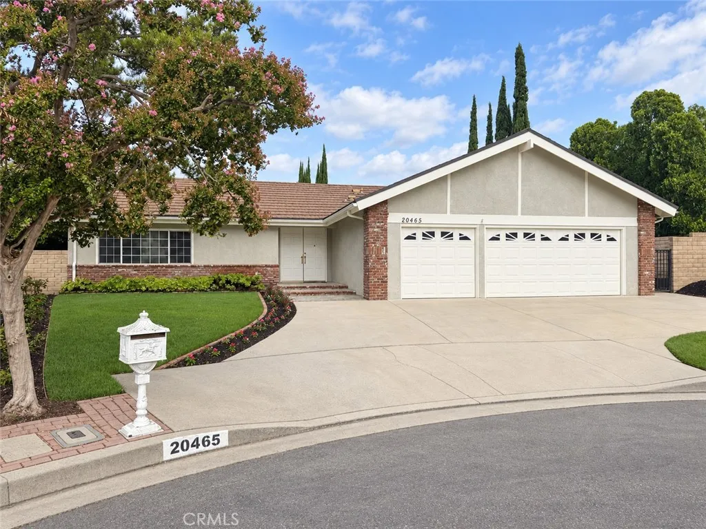20465 Shamrock Place — photo