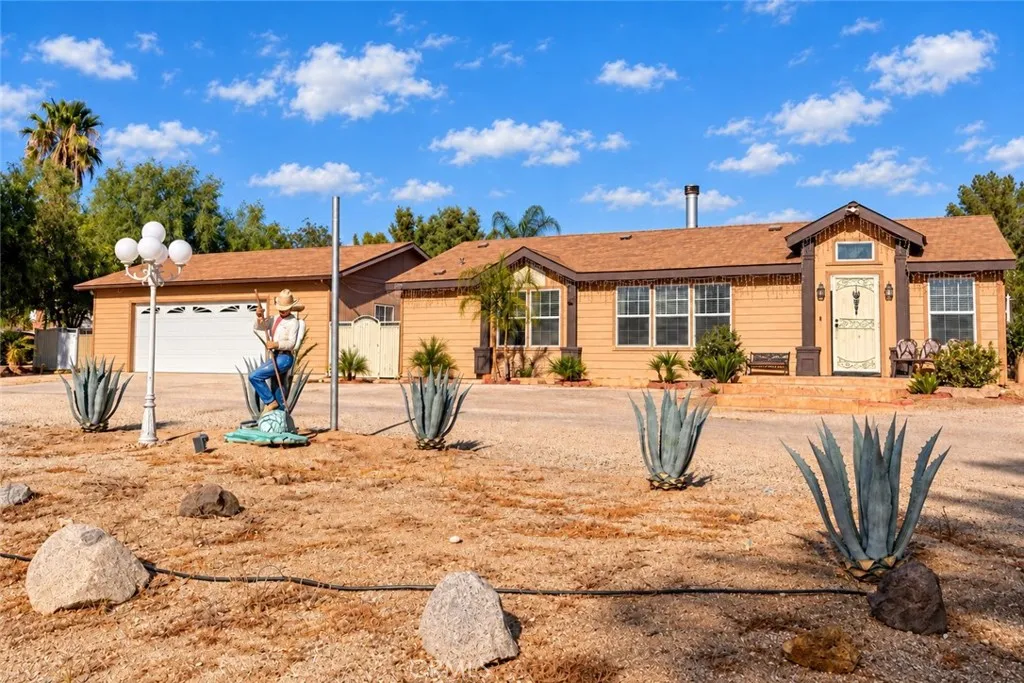 25340 Charina — photo