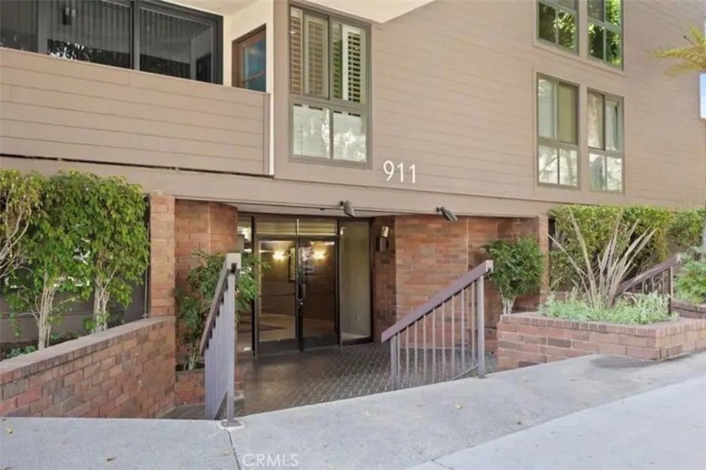 911 N Kings 306 — photo