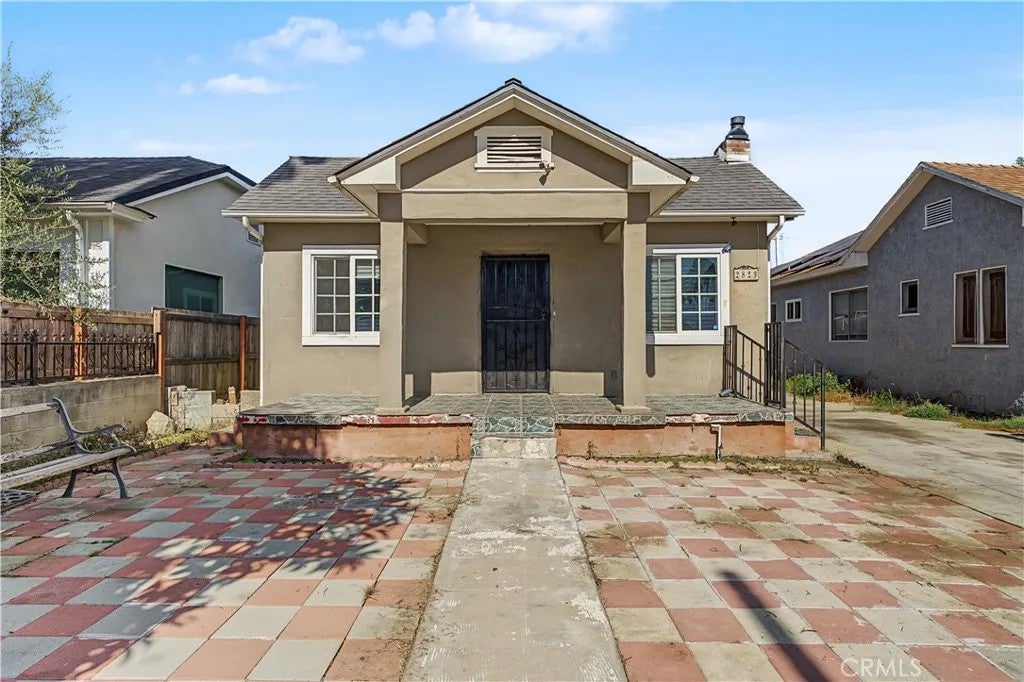 2829 S Rimpau — photo
