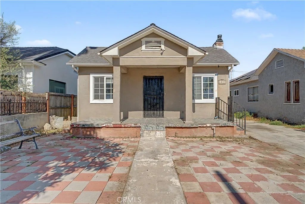 2829 S Rimpau — photo