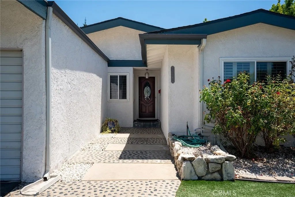 13042 Aetna Street — photo