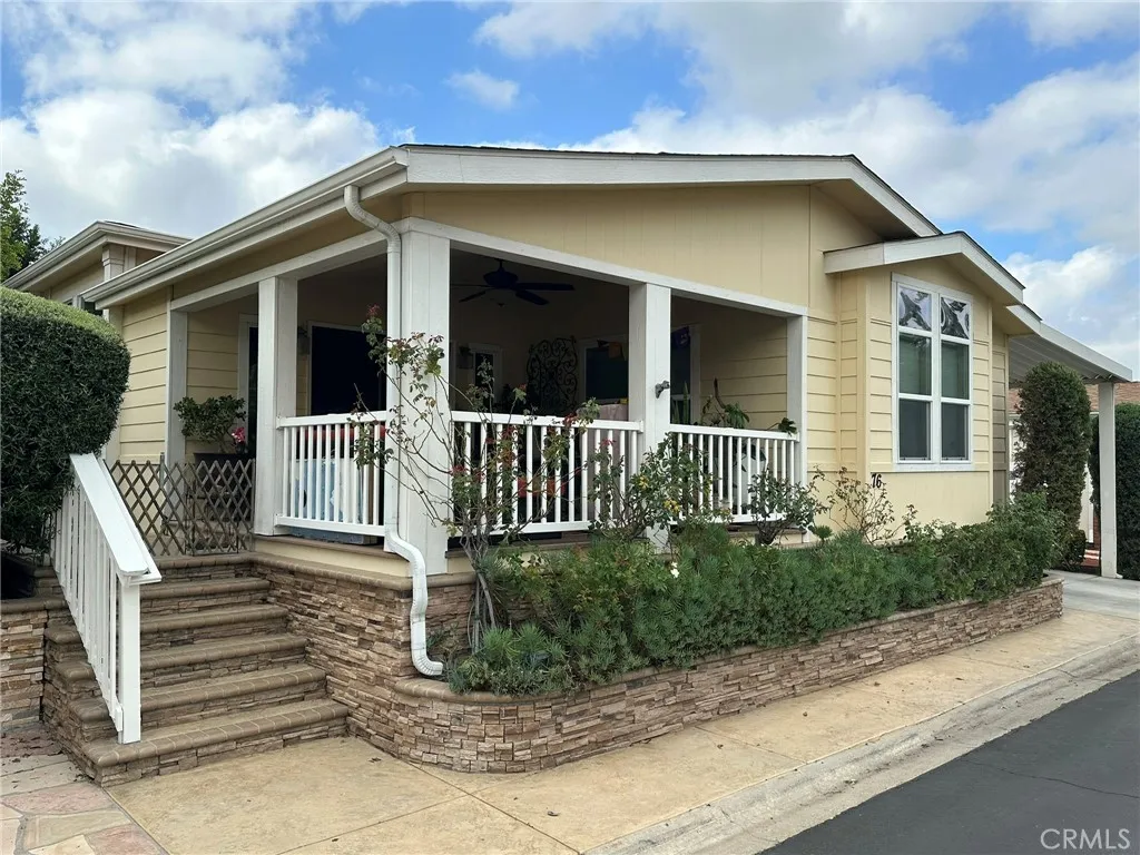 15455 Glenoaks Unit 76 — photo