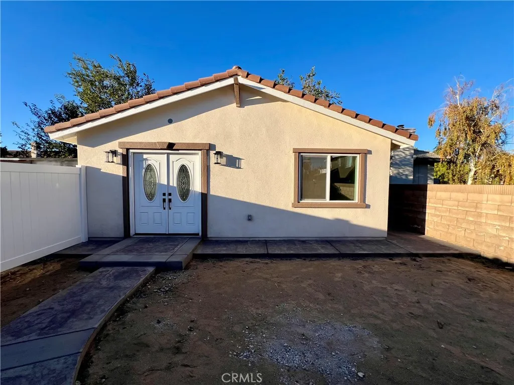 1133 E Geraldine Avenue Unit B — photo