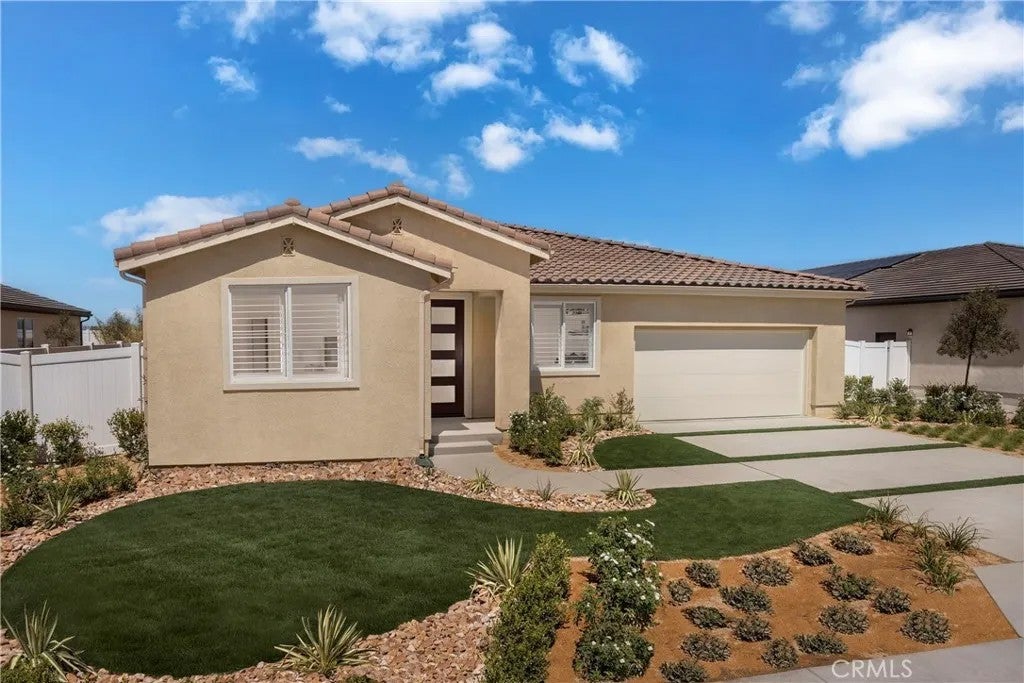 1518 E Holguin Street — photo