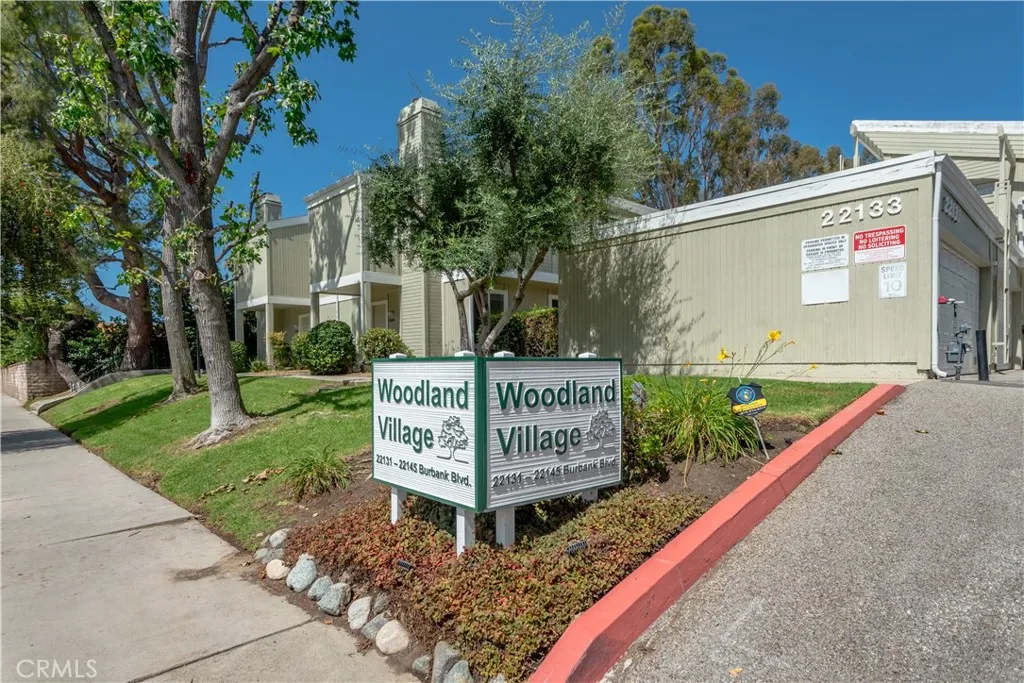 22139 Burbank Boulevard Unit 7 — photo