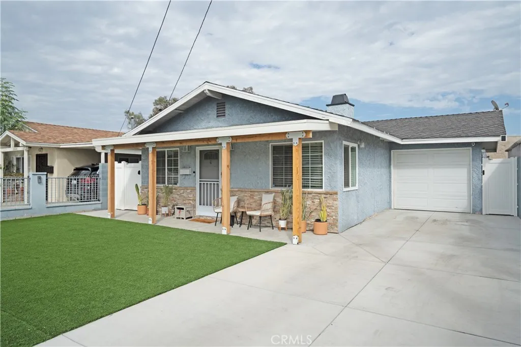 22620 Menlo — photo