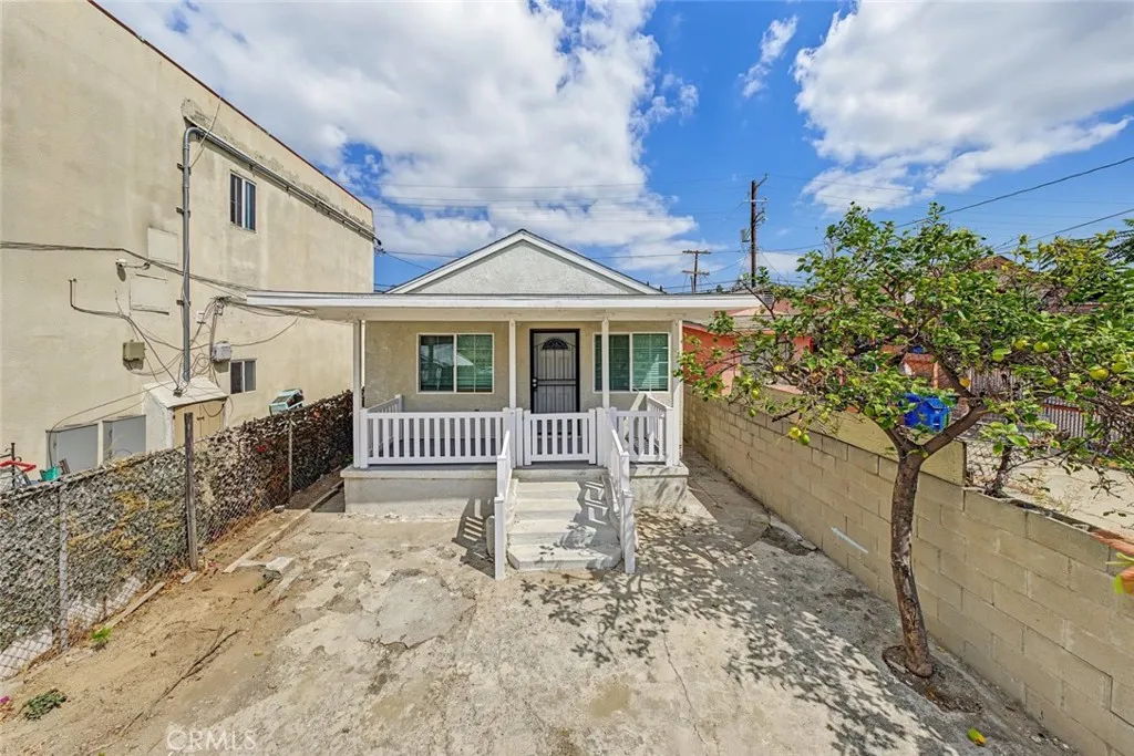 3207 E Cesar E Chavez Avenue — photo