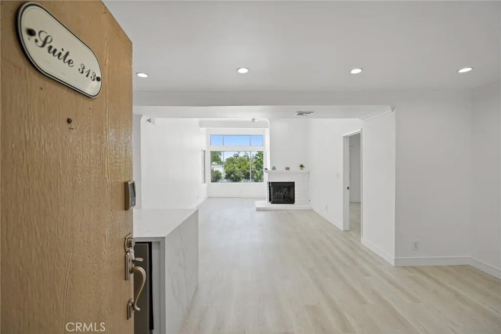 7800 Topanga Canyon Boulevard 313 — photo
