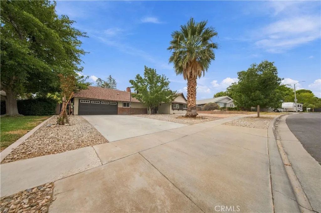 43818 Halcom, Lancaster, CA 93536 — photo 2