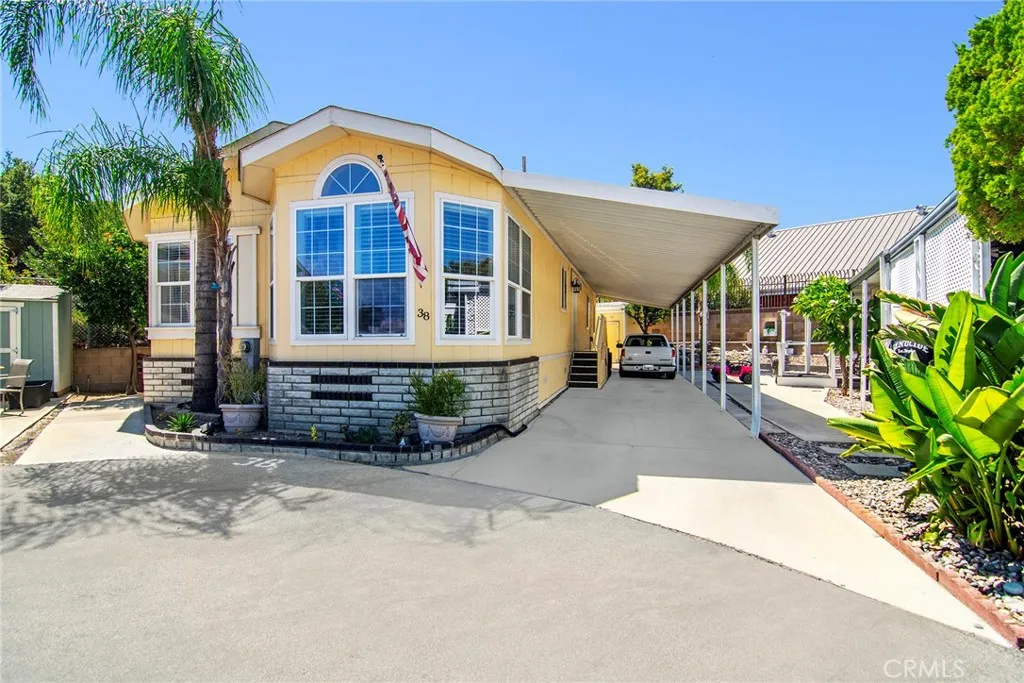 11401 Topanga Canyon Unit 38 — photo